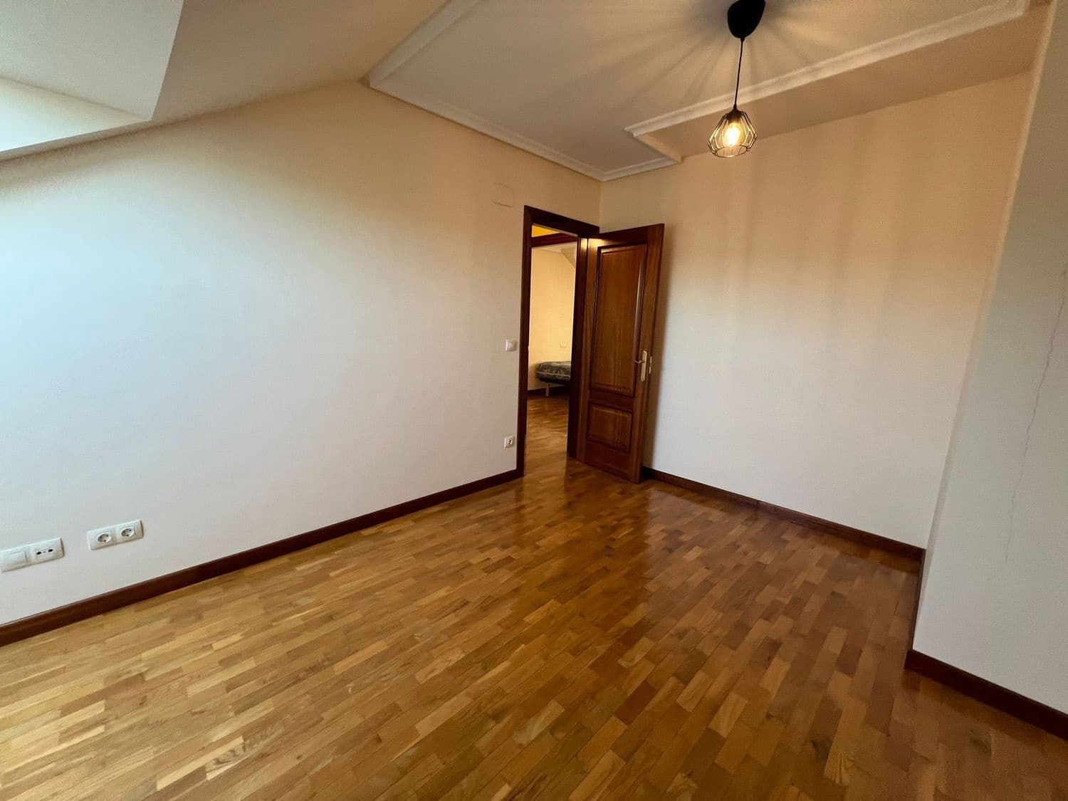 3 bedroom Apartment for rent in Nava with garage - € 650 (Ref: 9895645)