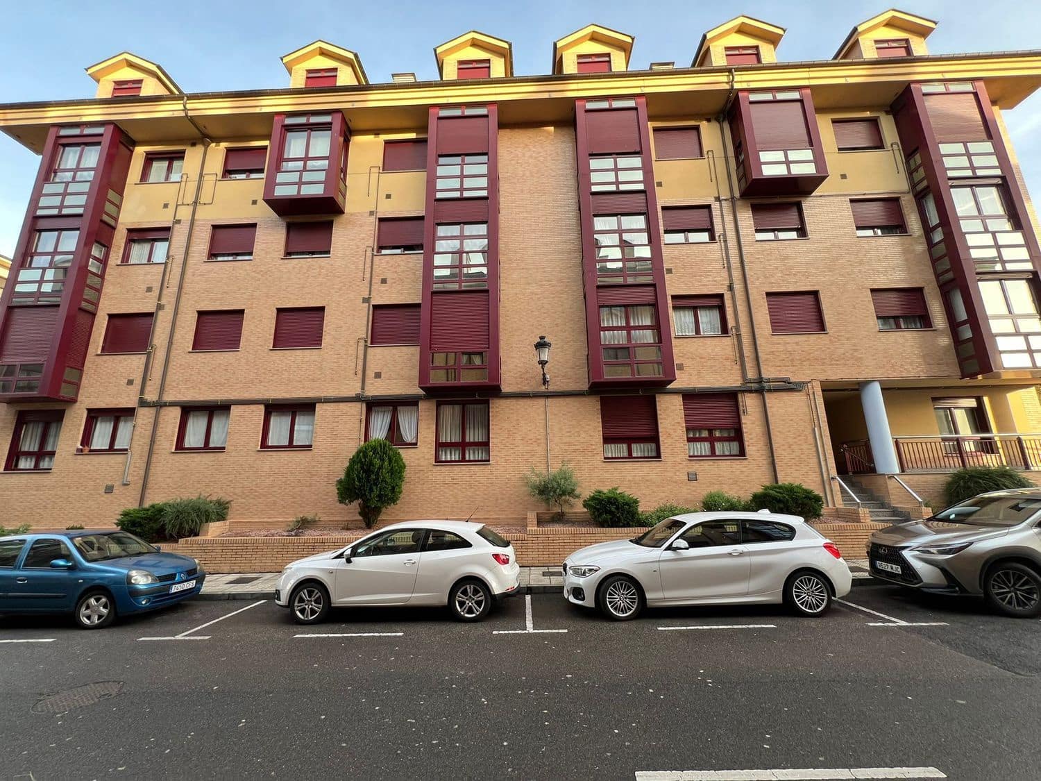 3 bedroom Apartment for rent in Nava with garage - € 650 (Ref: 9895645)