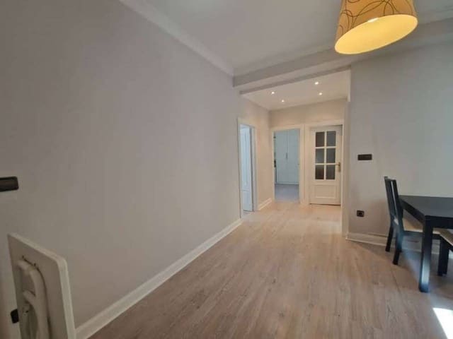 Appartement de 2 chambres à louer à Bilbao - 1 200 € (Ref: 10008147)