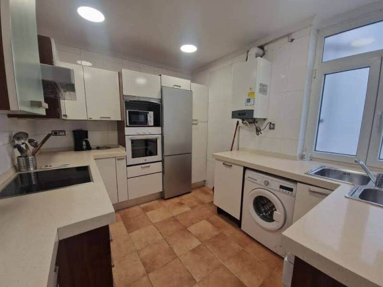 2 slaapkamer Flat te huur in Bilbao - € 1.200 (Ref: 10008147)