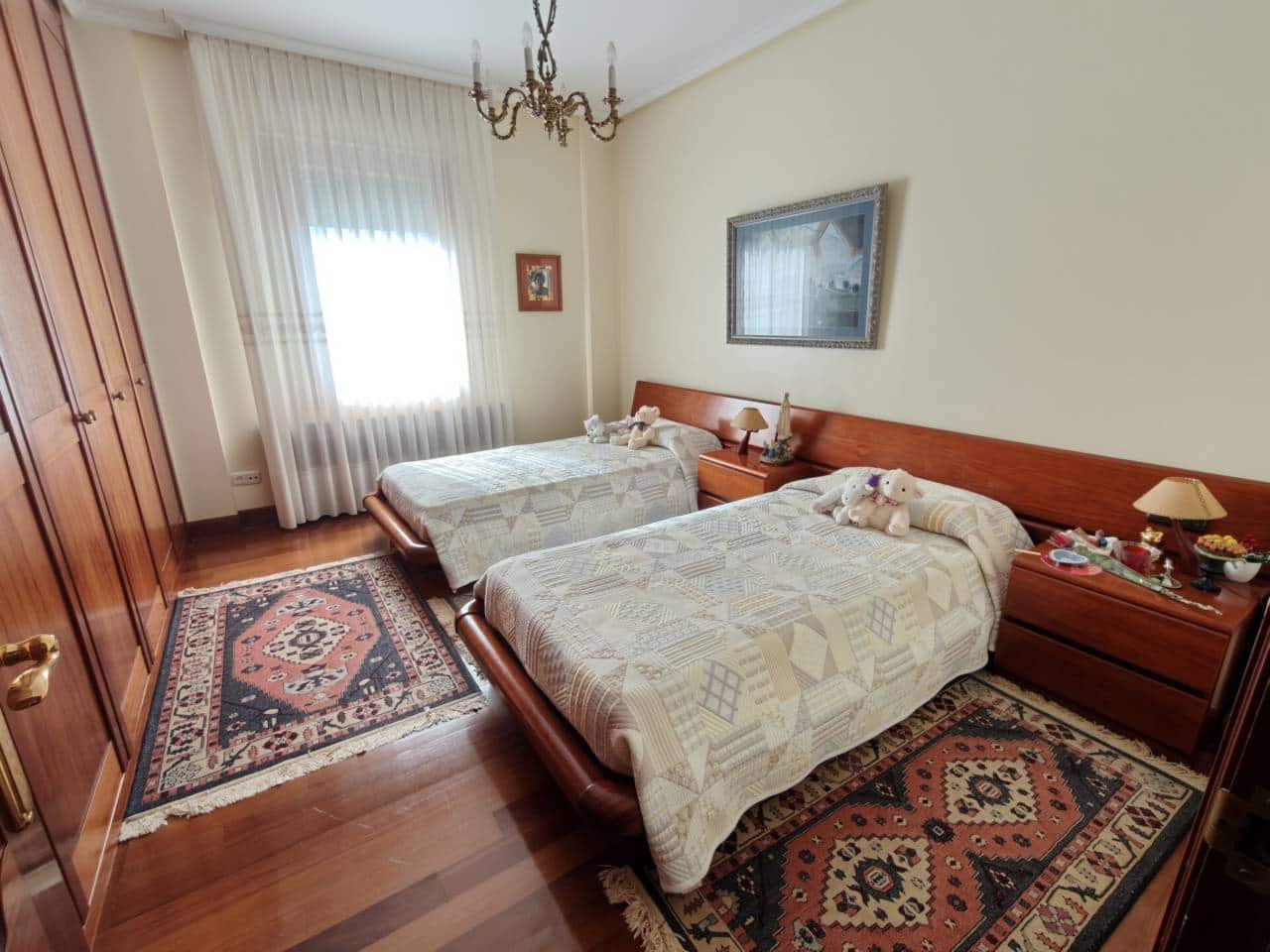 5 bedroom Villa for sale in Leioa with garage - € 1,750,000 (Ref: 10042310)