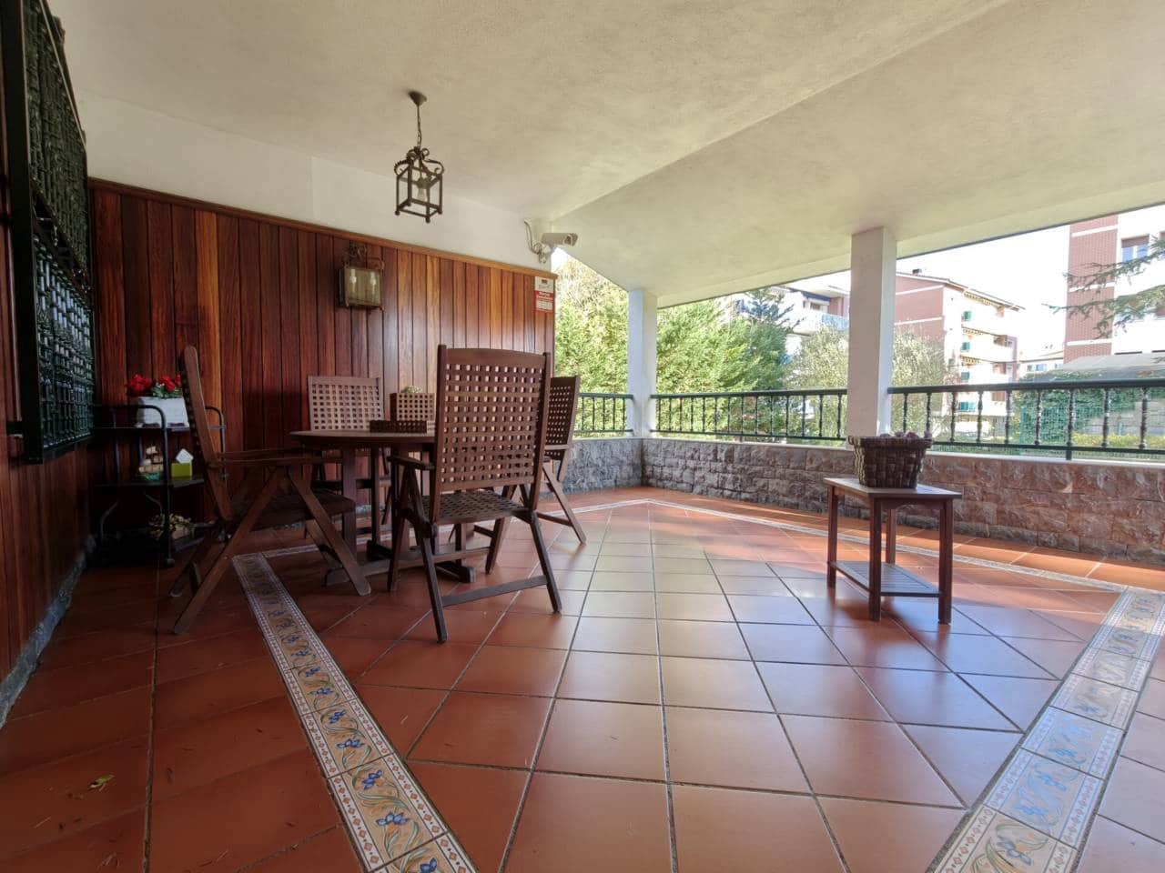 5 bedroom Villa for sale in Leioa with garage - € 1,750,000 (Ref: 10042310)