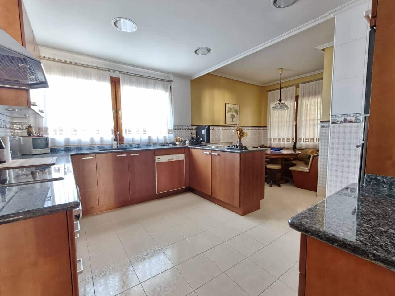 5 bedroom Villa for sale in Leioa with garage - € 1,750,000 (Ref: 10042310)