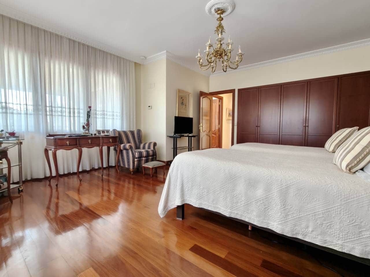5 bedroom Villa for sale in Leioa with garage - € 1,750,000 (Ref: 10042310)