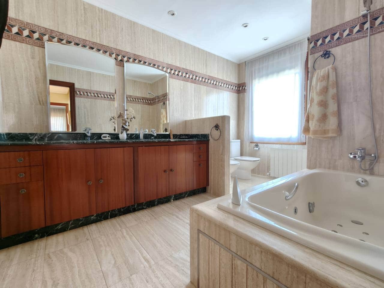 5 bedroom Villa for sale in Leioa with garage - € 1,750,000 (Ref: 10042310)