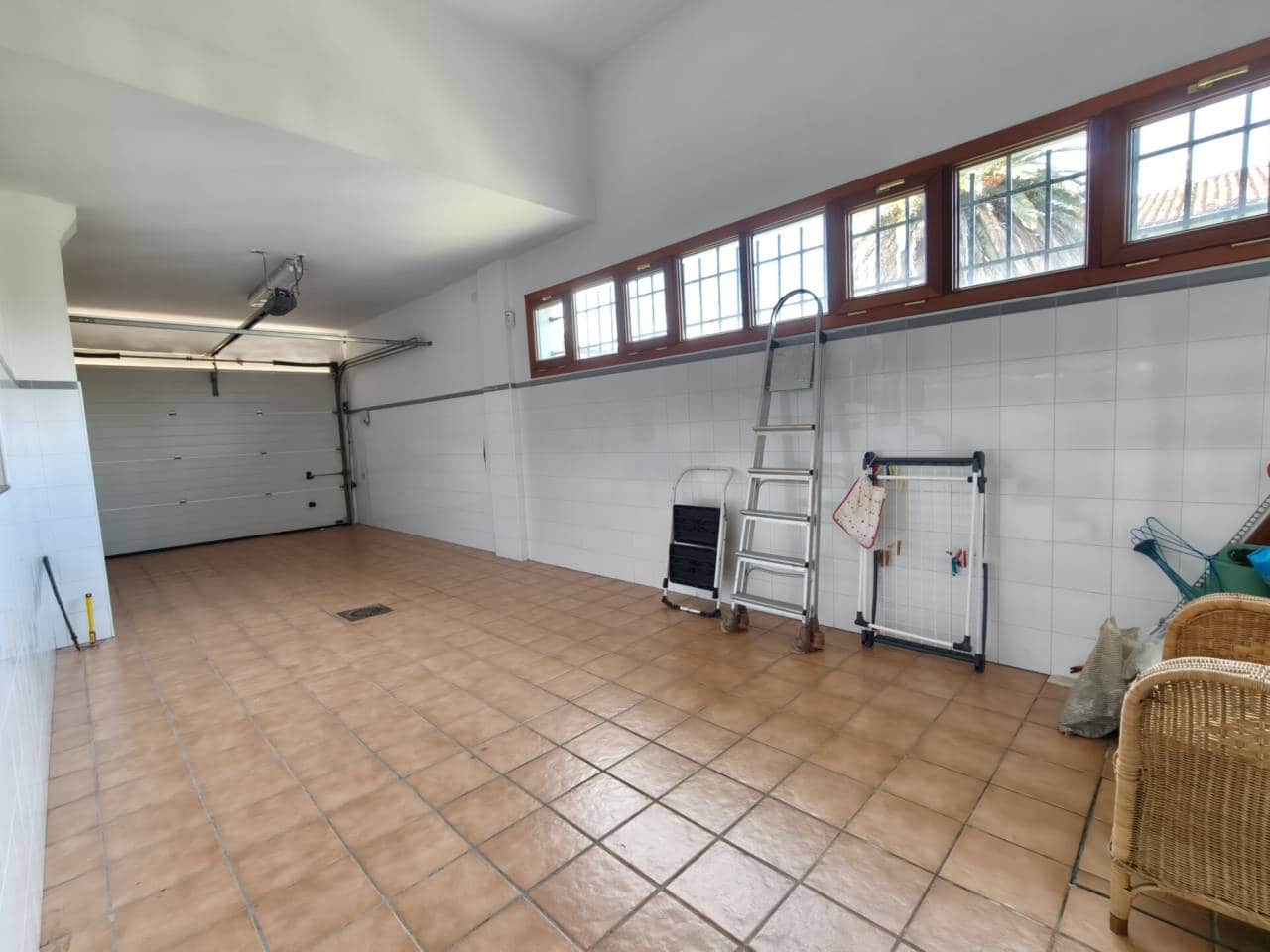 5 bedroom Villa for sale in Leioa with garage - € 1,750,000 (Ref: 10042310)