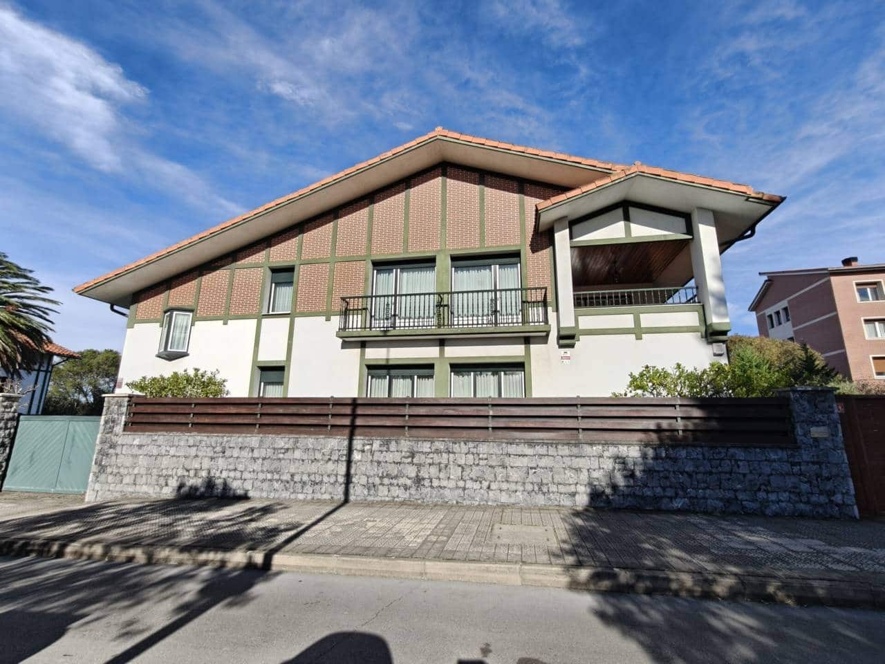 5 bedroom Villa for sale in Leioa with garage - € 1,750,000 (Ref: 10042310)