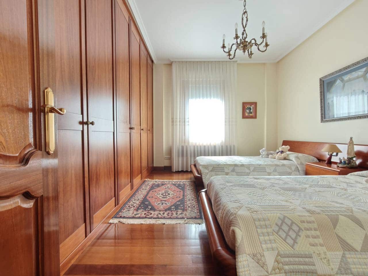5 bedroom Villa for sale in Leioa with garage - € 1,750,000 (Ref: 10042310)