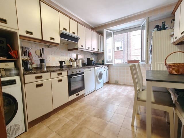 3 soveværelse Lejlighed til salg i Bilbao - € 380.000 (Ref: 10170407)