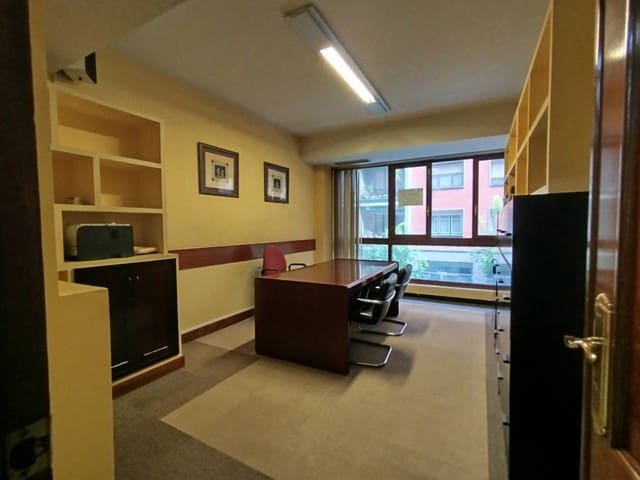 Kontor til salgs i Bilbao med garasje - € 435 000 (Ref: 3860384)