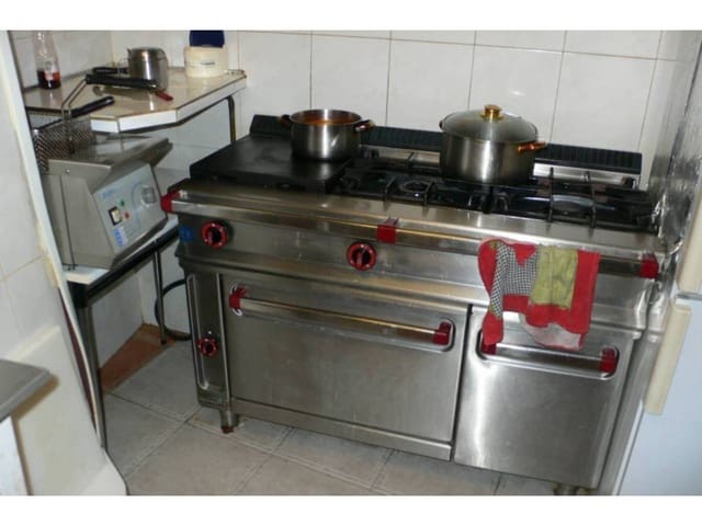 3 bedroom Restaurant/Bar for sale in Haro - € 390,000 (Ref: 3861820)