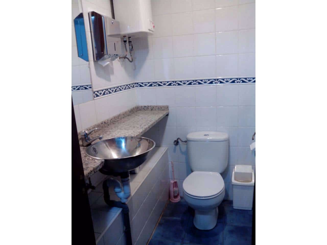 Kaupallinen myytävänä paikassa Bilbao - 99 000 € (Ref: 3862190)