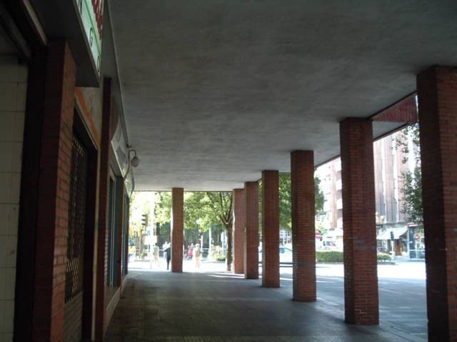 Commercial for sale in Durango - € 929,000 (Ref: 3862343)