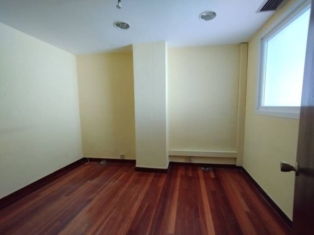 Büro zu vermieten in Bilbao - 490 € (Ref: 3894695)