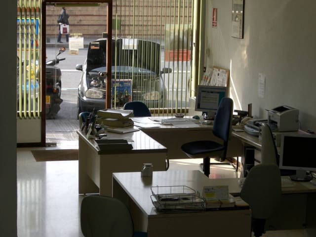 Kommersiell til salgs i Bilbao - € 330 000 (Ref: 4028102)