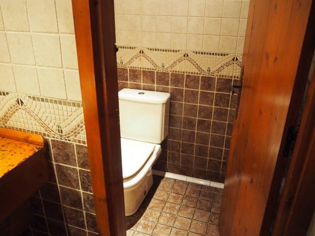 Commercial for sale in Bilbao - € 310,000 (Ref: 4261013)