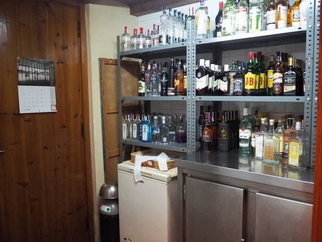 Commercial for sale in Bilbao - € 310,000 (Ref: 4261013)