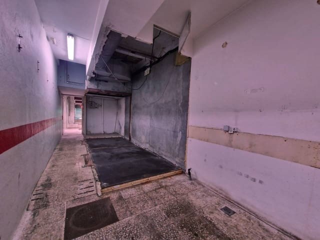 Commercial for sale in Bilbao - € 175,000 (Ref: 4410854)