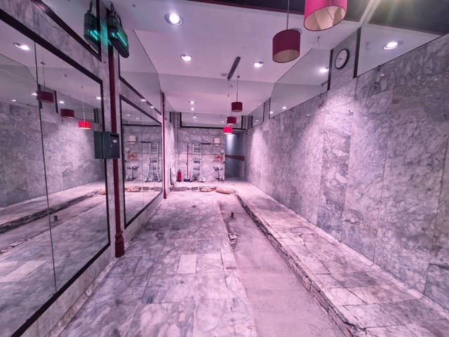 Commercial for sale in Bilbao - € 175,000 (Ref: 4410854)