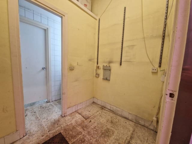 Commercial for sale in Bilbao - € 175,000 (Ref: 4410854)