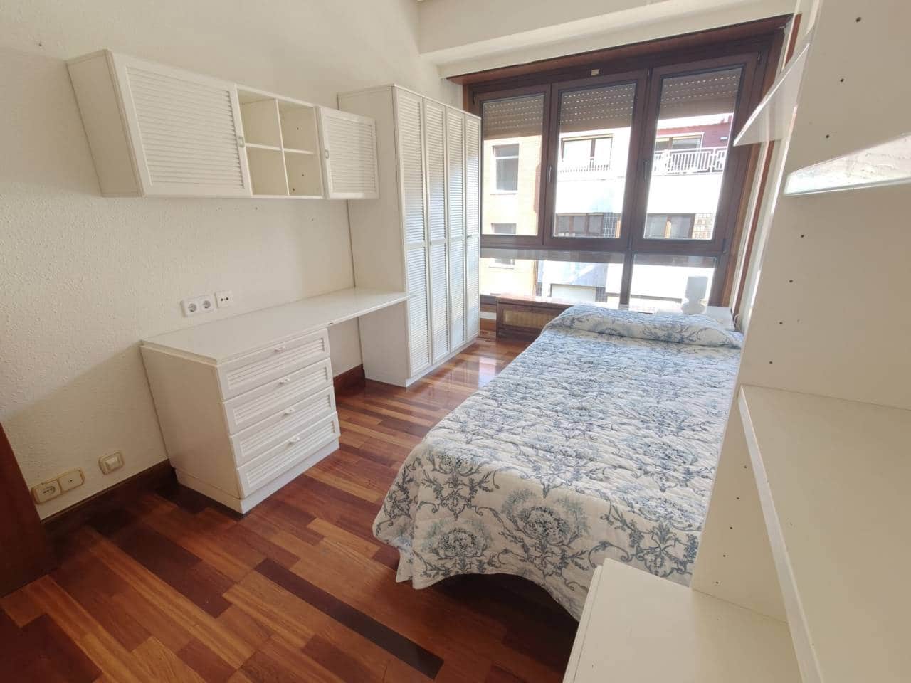 3 bedroom Flat for rent in Bilbao - € 1,400 (Ref: 4421010)