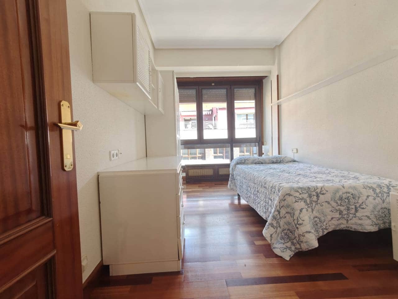 3 bedroom Flat for rent in Bilbao - € 1,400 (Ref: 4421010)