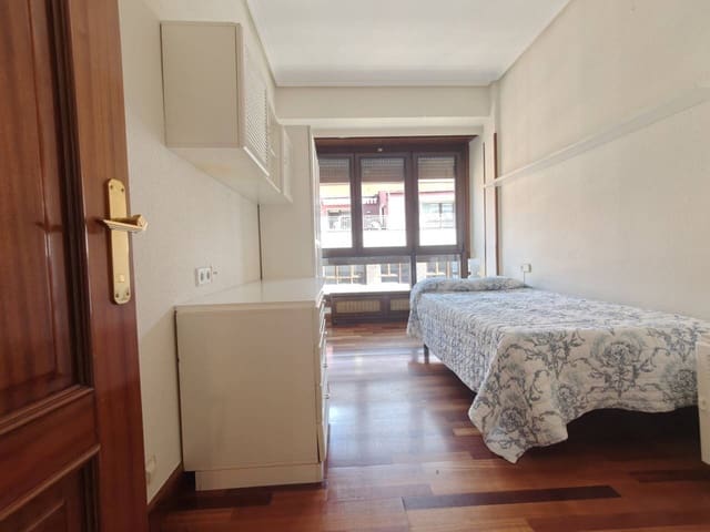 3 bedroom Flat for rent in Bilbao - € 1,400 (Ref: 4421010)