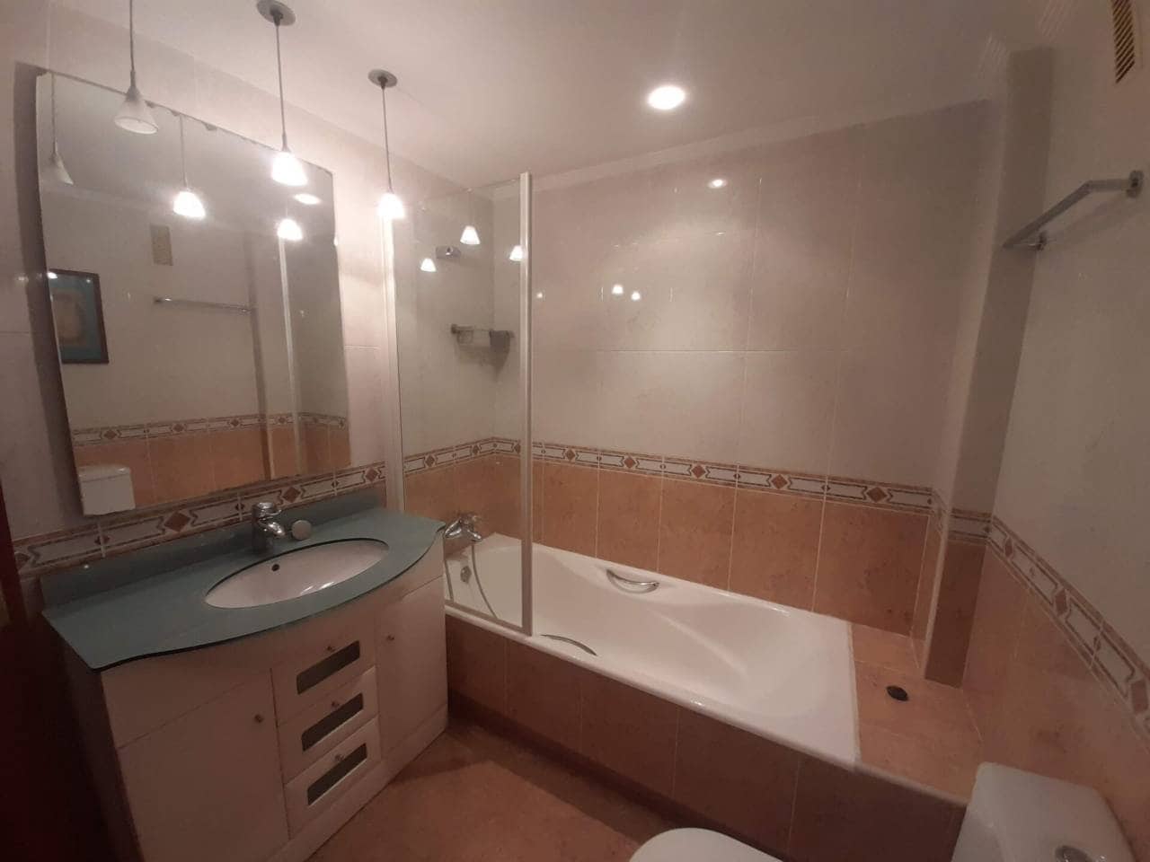 2 bedroom Flat for rent in Bilbao with garage - € 1,200 (Ref: 4629084)