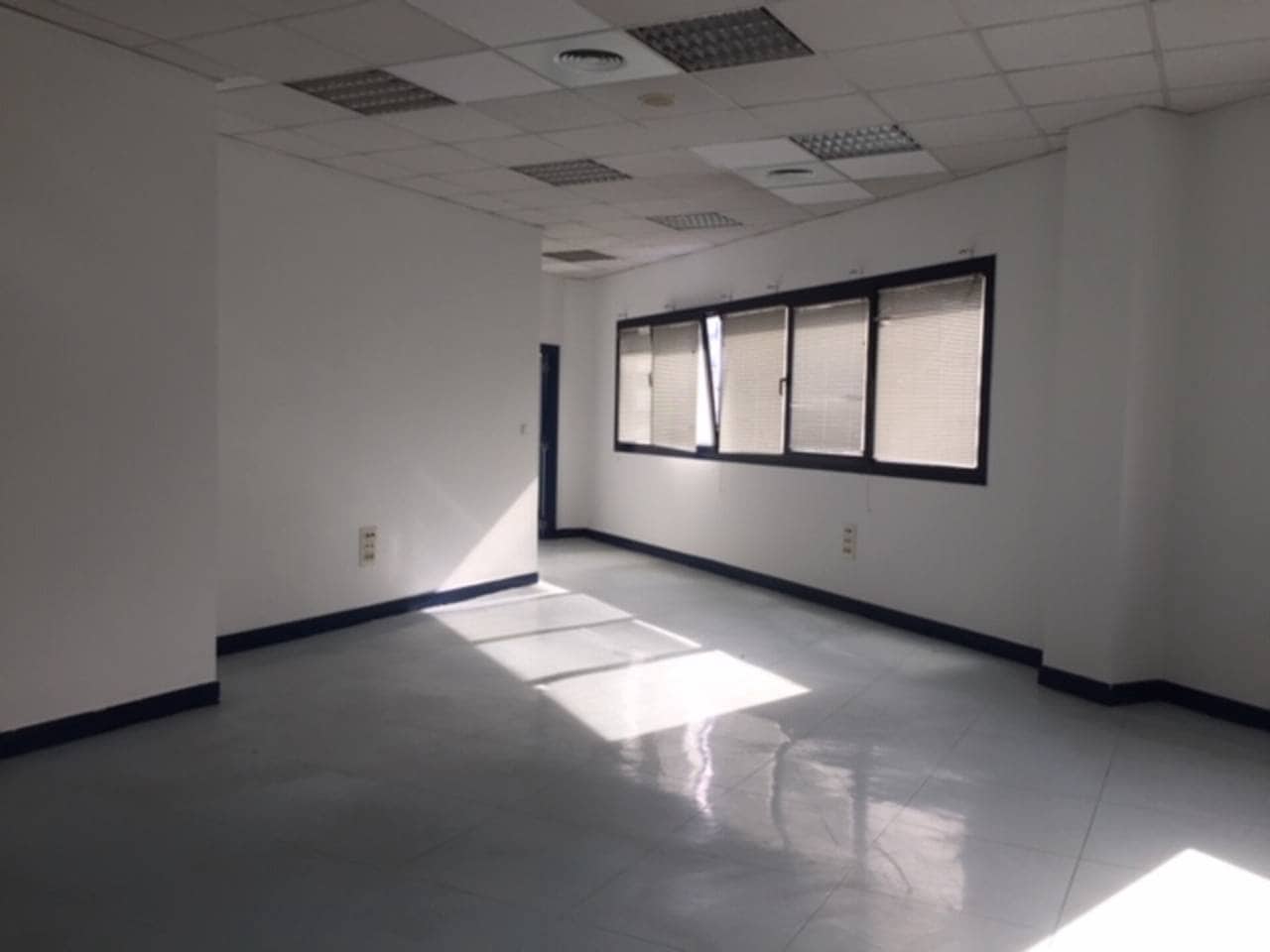 Bureau à louer à Bilbao - 575 € (Ref: 5979226)