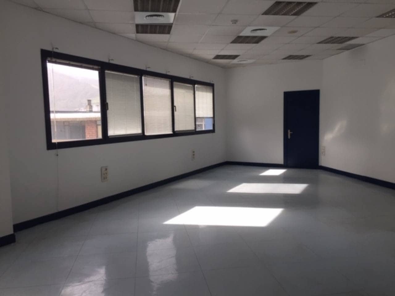 Bureau à louer à Bilbao - 575 € (Ref: 5979226)