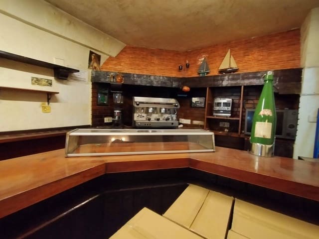 Kaupallinen myytävänä paikassa Bilbao - 110 000 € (Ref: 6466174)