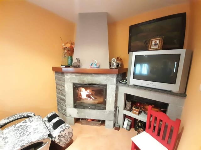 6 bedroom Townhouse for sale in Ramales de la Victoria with pool - € 268,000 (Ref: 6590683)