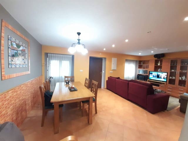6 bedroom Townhouse for sale in Ramales de la Victoria with pool - € 268,000 (Ref: 6590683)