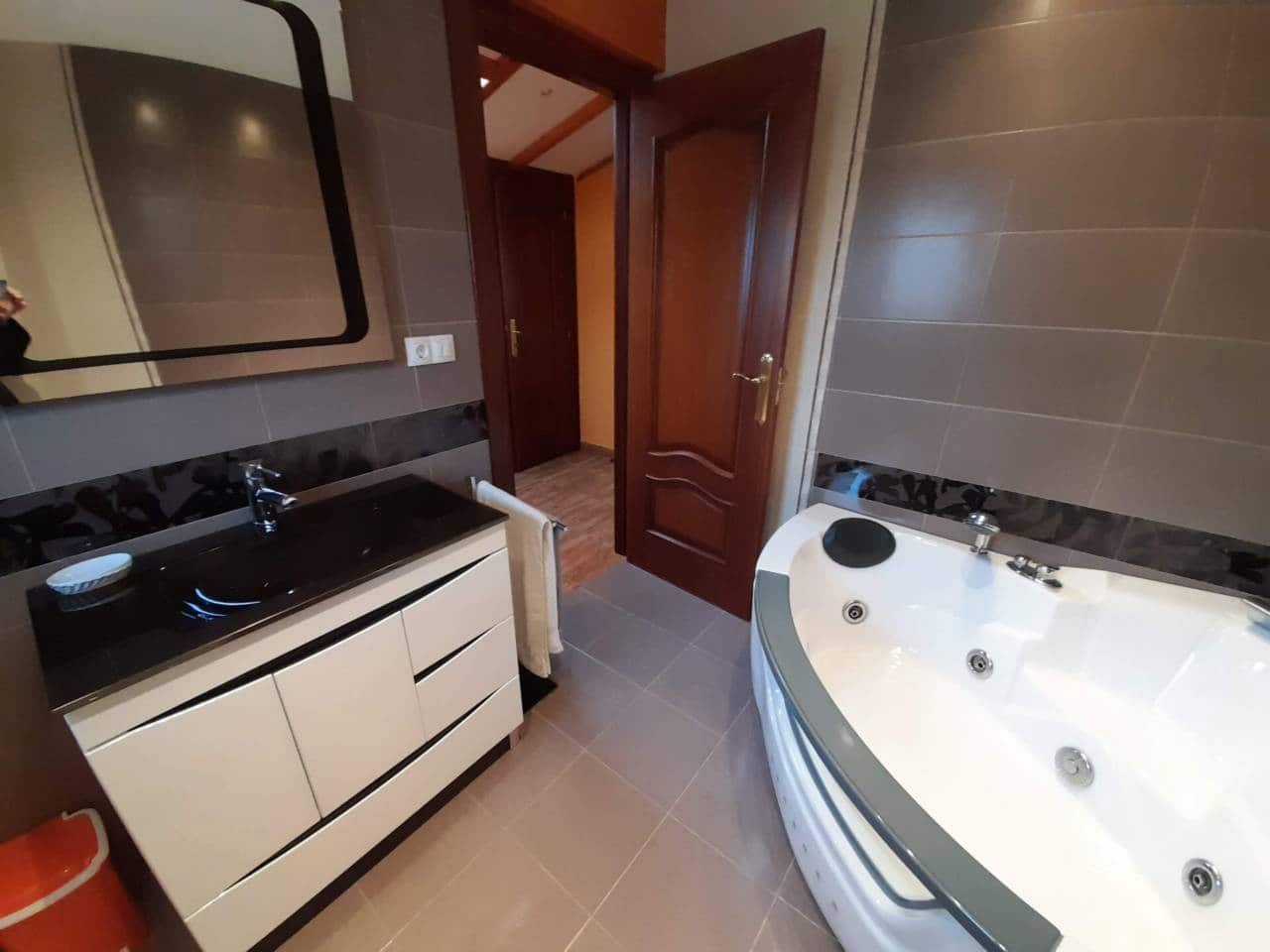 6 soveværelse Byhus til salg i Ramales de la Victoria med swimmingpool - € 268.000 (Ref: 6590683)