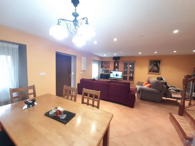 6 bedroom Townhouse for sale in Ramales de la Victoria with pool - € 268,000 (Ref: 6590683)