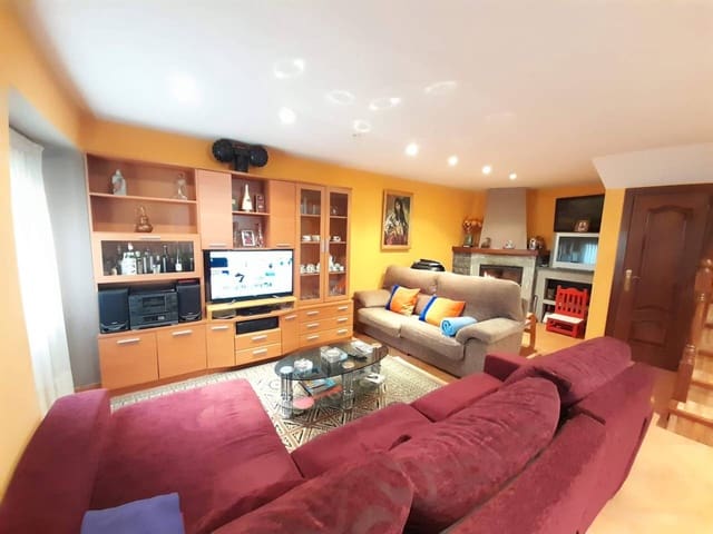 6 bedroom Townhouse for sale in Ramales de la Victoria with pool - € 268,000 (Ref: 6590683)