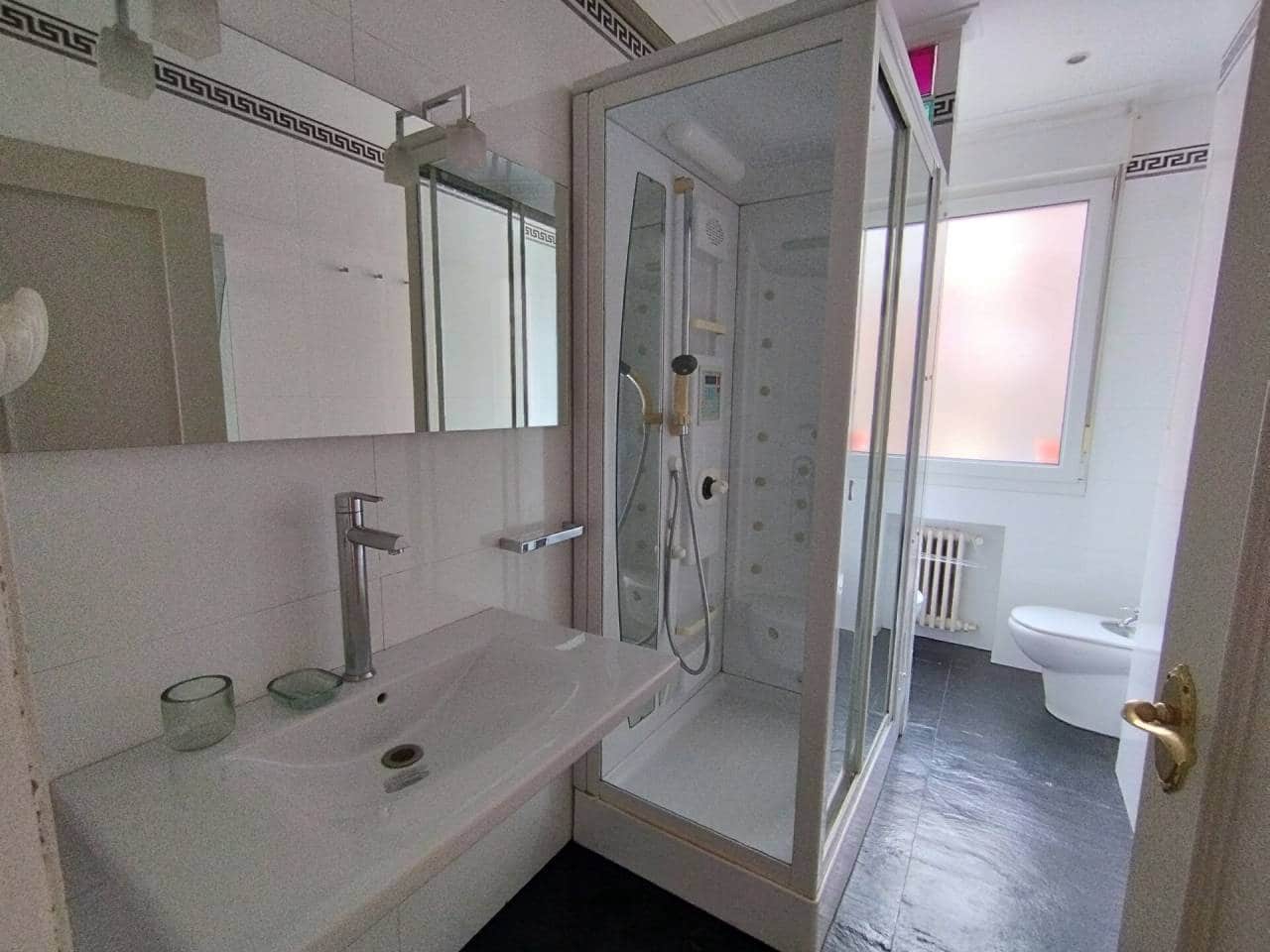 Appartement de 3 chambres à louer à Bilbao - 1 375 € (Ref: 6993855)