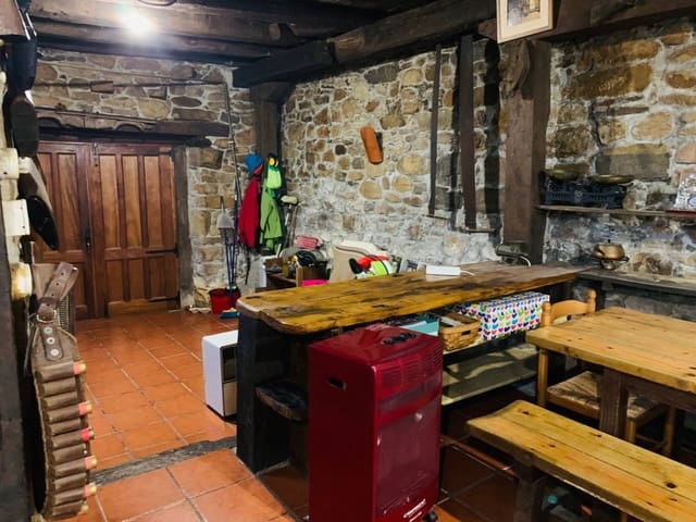 4 bedroom Finca/Country House for sale in Karrantza Harana/Valle de Carranza - € 155,000 (Ref: 7187503)