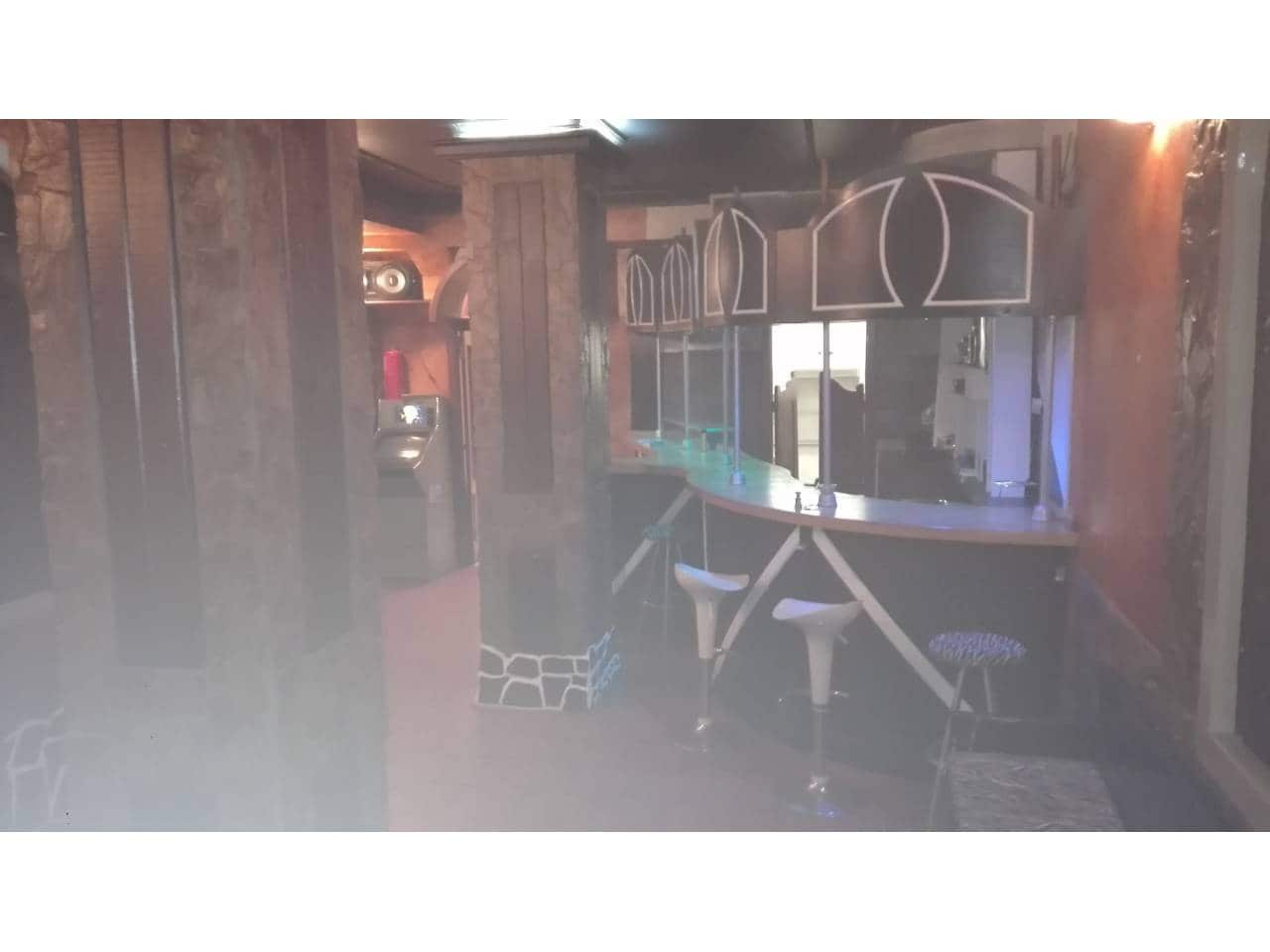 Erhverv til salg i Bilbao - € 200.000 (Ref: 7403165)