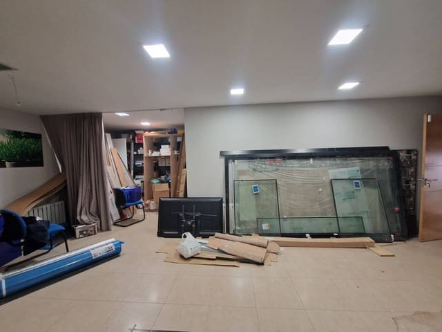 Kaupallinen myytävänä paikassa Bilbao - 320 000 € (Ref: 7419285)