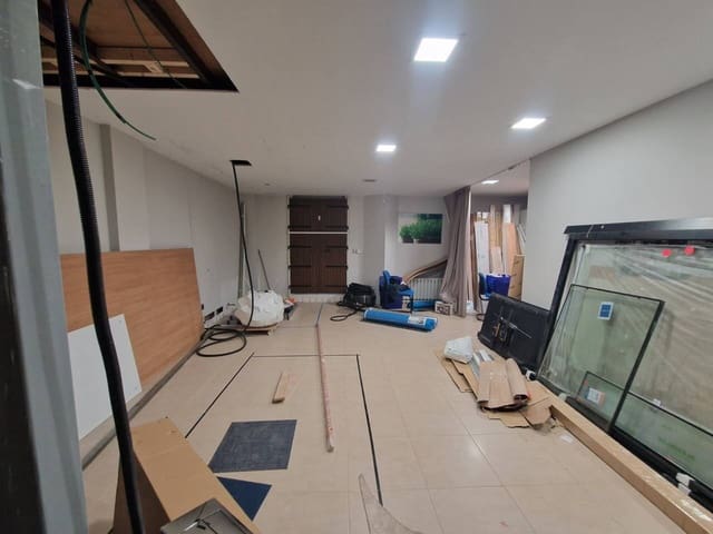 Kaupallinen myytävänä paikassa Bilbao - 320 000 € (Ref: 7419285)