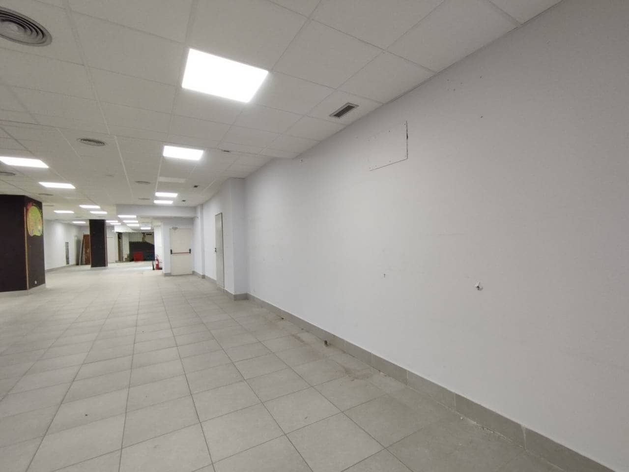 Local Commercial à louer à Bilbao - 3 500 € (Ref: 7449415)