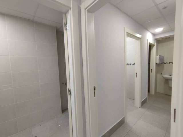 Commercial for rent in Bilbao - € 3,500 (Ref: 7449415)