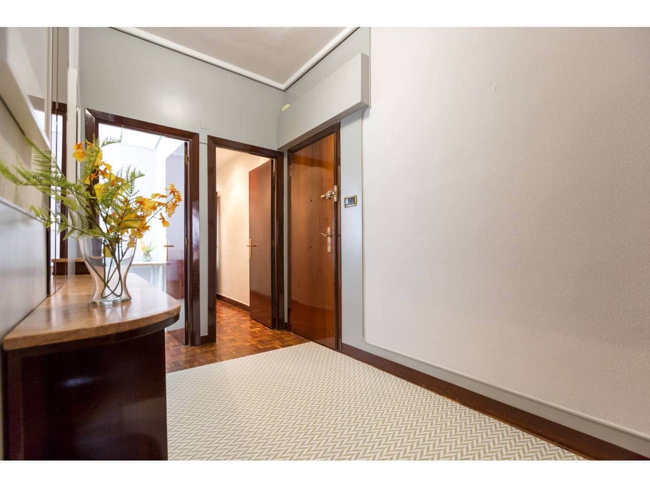 3 bedroom Flat for rent in Bilbao - € 1,290 (Ref: 7645755)