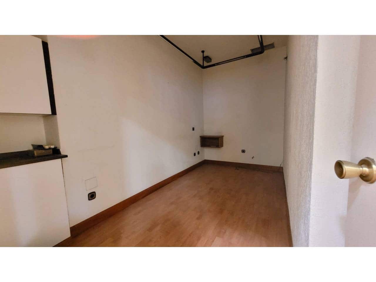 Komercyjne na sprzedaż w Bilbao - 990 000 € (Ref: 7773381)