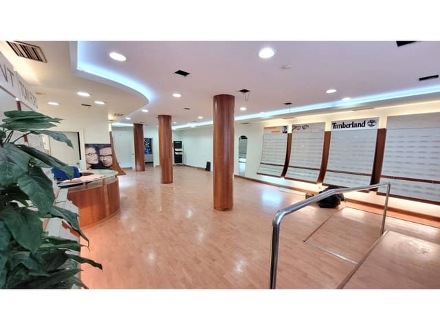 Kaupallinen myytävänä paikassa Bilbao - 990 000 € (Ref: 7773381)