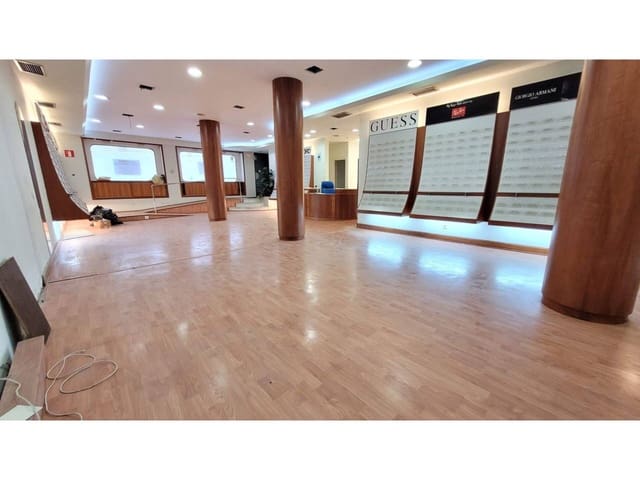 Kaupallinen myytävänä paikassa Bilbao - 990 000 € (Ref: 7773381)