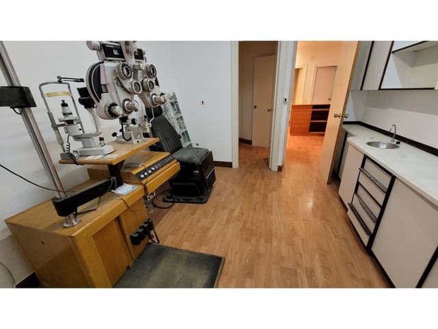 Kaupallinen myytävänä paikassa Bilbao - 990 000 € (Ref: 7773381)