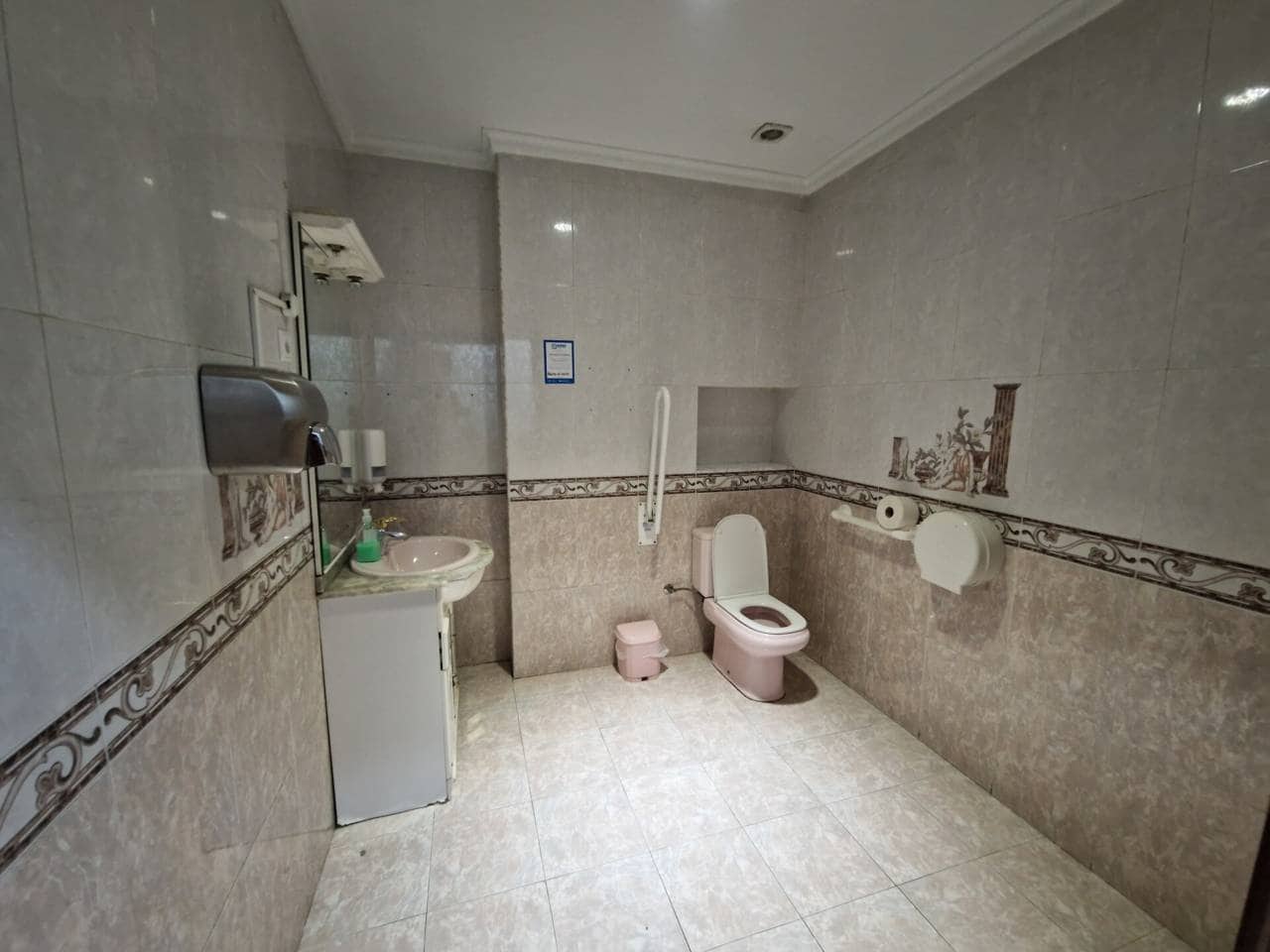 Erhverv til salg i Bilbao - € 599.000 (Ref: 7859436)