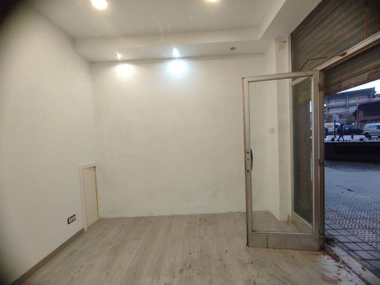 Erhverv til leje i Bilbao - € 500 (Ref: 8044584)